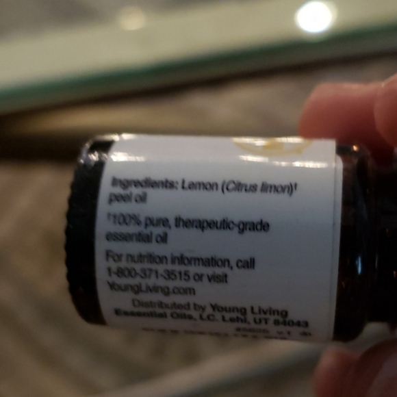 Lemon essential oil - Picture 2 of 2